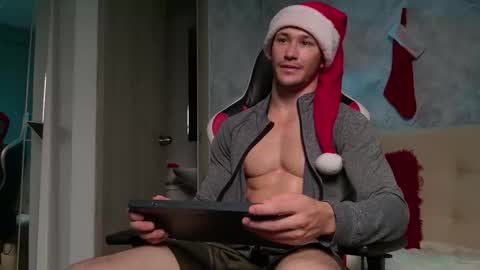 Axel Fairchaild online show from December 20, 1:18 pm