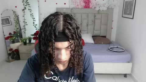 Axel online show from June 3, 1:40 am