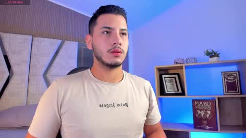 axel_grey_ online show from April 13, 1:01 pm