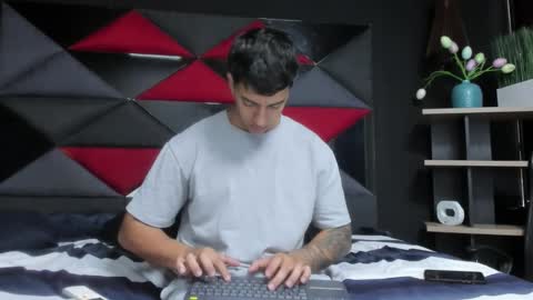 axel_hendrick online show from February 17, 1:10 pm