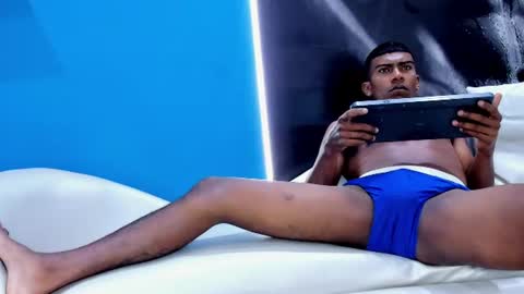 axel_hunter1 online show from June 19, 10:47 pm