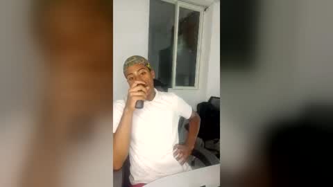 axelbycortez online show from August 3, 7:53 pm