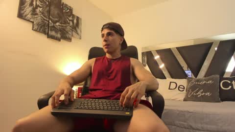 axelmartinezz online show from April 4, 9:56 pm