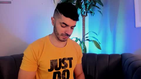 Axel Thompsom online show from December 14, 11:06 am