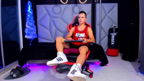 Snapshot of aydenmillerdom chatting on December 4, 12:58 pm Ayden Miller online show from December 4, 12:58 pm
