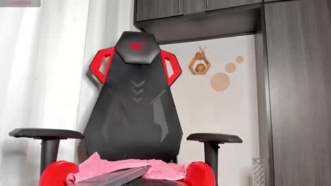 FOLLOW ME  online show from November 5, 3:41 am