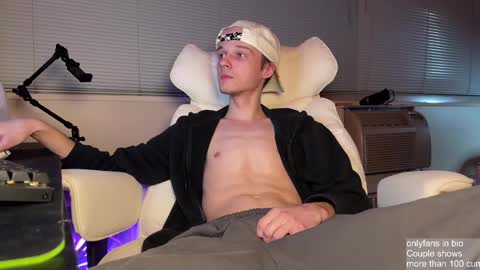 Big cock boy online show from February 9, 8:33 am