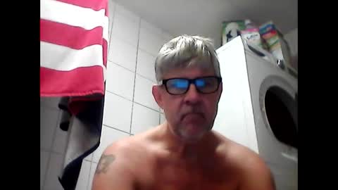 Snapshot of baggelina75 chatting on December 8, 10:08 am baggelina75 online show from December 8, 10:08 am