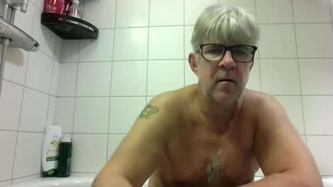 Snapshot of baggelina75 chatting on October 15, 6:48 pm baggelina75 online show from October 15, 6:48 pm