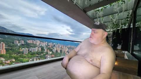 Snapshot of bear4muscle chatting on February 28, 10:06 pm Dookie online show from February 28, 10:06 pm
