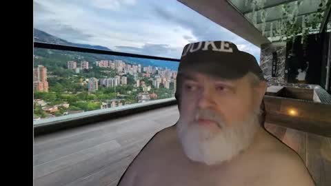 Snapshot of bear4muscle chatting on December 8, 10:57 pm Dookie online show from December 8, 10:57 pm