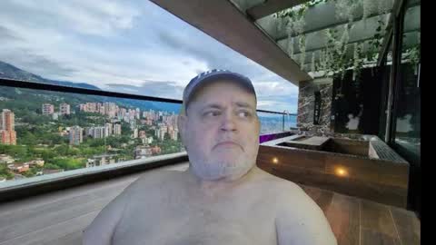 Snapshot of bear4muscle chatting on October 12, 9:53 pm Dookie online show from October 12, 9:53 pm