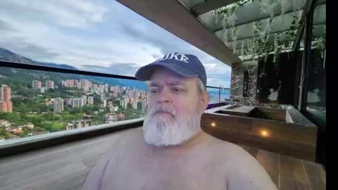 Snapshot of bear4muscle chatting on September 14, 6:21 pm Dookie online show from September 14, 6:21 pm