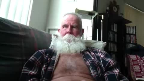 beardbushy online show from December 1, 5:05 pm