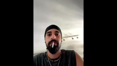 Snapshot of beardedbaldy_09 chatting on October 17, 12:20 pm Ask me online show from October 17, 12:20 pm