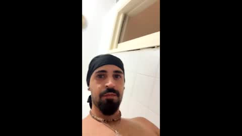 Snapshot of beardedbaldy_09 chatting on September 28, 4:38 pm Ask me online show from September 28, 4:38 pm