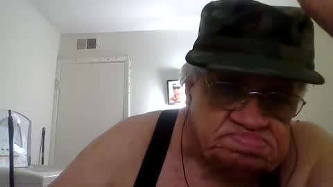 Snapshot of beautytomyeyes chatting on December 31, 3:34 am beautytomyeyes online show from December 31, 3:34 am