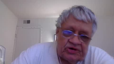 Snapshot of beautytomyeyes chatting on December 13, 7:43 pm beautytomyeyes online show from December 13, 7:43 pm