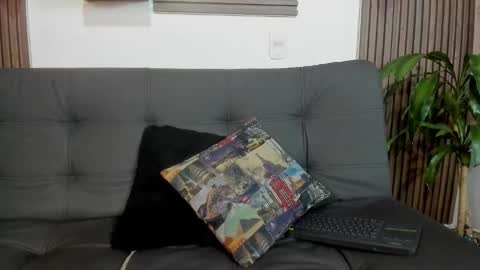 independent model online show from October 22, 3:21 am