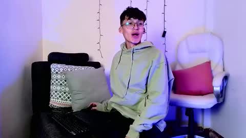 Neon online show from November 3, 11:25 am