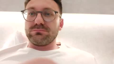 ben00189 online show from May 28, 8:40 pm