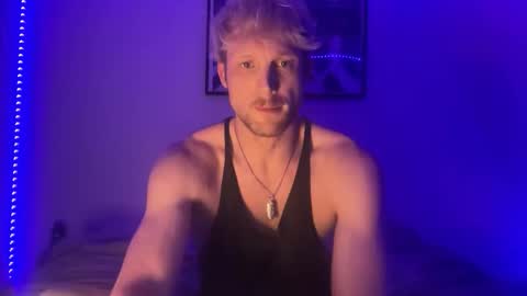 bendoverxo online show from February 12, 7:03 am