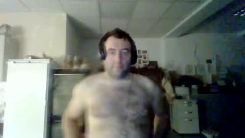 Snapshot of bengi1984 chatting on February 19, 1:29 am Robert 1984 online show from February 19, 1:29 am