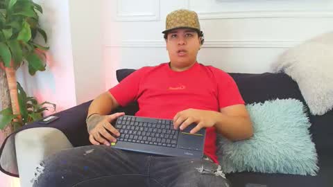 bennett_alejoo online show from November 5, 7:05 pm