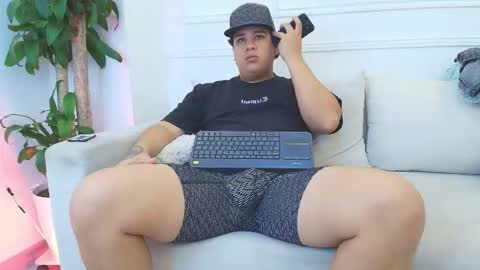 bennett_alejoo online show from November 12, 7:30 pm