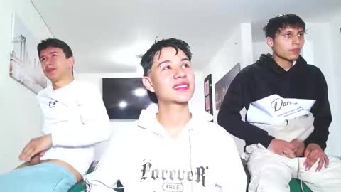Snapshot of benz_boys chatting on October 22, 12:09 pm benz boys online show from October 22, 12:09 pm