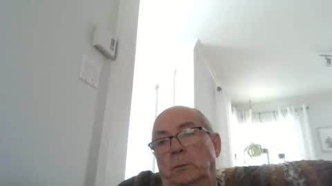 bernard1102 online show from April 16, 1:55 pm