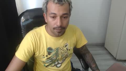 Snapshot of bigcock_hair chatting on October 21, 8:12 pm bigcock_hair online show from October 21, 8:12 pm
