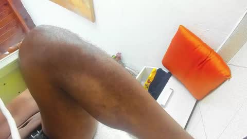 Snapshot of bigcock_latin01 chatting on January 28, 2:32 am sexy muscle online show from January 28, 2:32 am