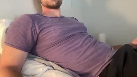 Snapshot of bigcollegecock69690 chatting on December 18, 5:21 pm bigcollegecock69690 online show from December 18, 5:21 pm