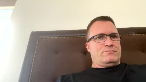 bigger22332233 online show from December 3, 7:44 pm