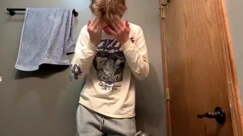 bigskinnyboyshh online show from December 10, 11:31 pm