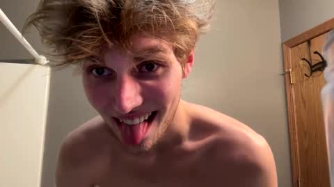 bigskinnyboyshh online show from January 3, 5:28 am