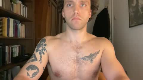 Just a horny hot guy looking for female company 33 online show from April 25, 11:46 pm