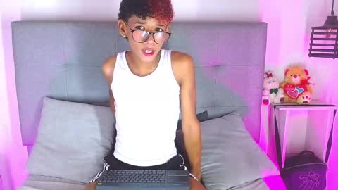 B-I-L-L-I-E 3 online show from September 28, 5:27 am