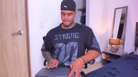 dariux john online show from December 11, 9:00 pm