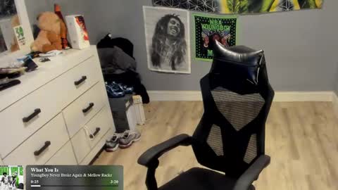 Plant Base Streamers From Pennsylvania online show from November 5, 12:01 am