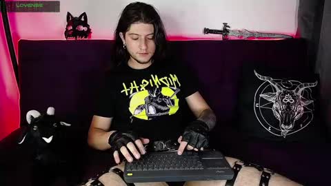Snapshot of blackwolf_6 chatting on February 22, 7:21 pm Dave online show from February 22, 7:21 pm