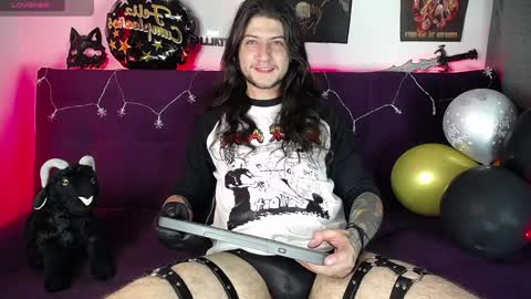 Snapshot of blackwolf_6 chatting on December 17, 11:16 pm Dave online show from December 17, 11:16 pm