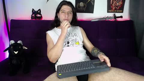Snapshot of blackwolf_6 chatting on December 9, 3:56 pm Dave online show from December 9, 3:56 pm