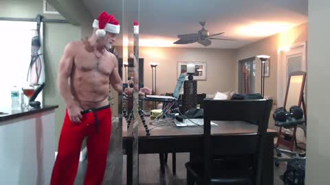 Snapshot of blu4121 chatting on December 14, 9:13 pm Wyatt online show from December 14, 9:13 pm