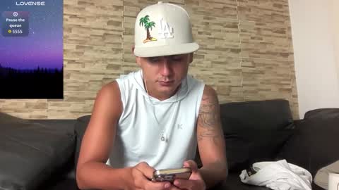 Bob  INDEPENDENT MODEL online show from February 3, 6:33 am