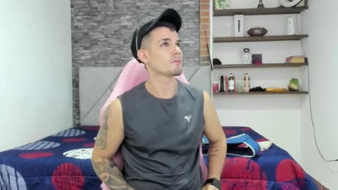 booyhott_ online show from February 18, 7:44 pm