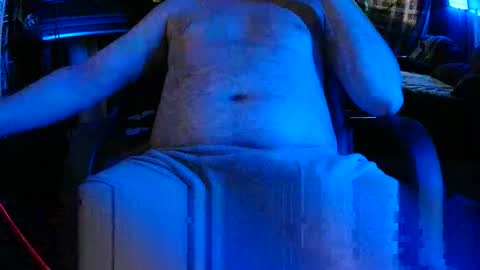 Bowerboi1217 online show from April 18, 1:40 am