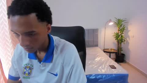 Snapshot of boy_master77 chatting on February 17, 6:15 pm boy_master77 online show from February 17, 6:15 pm