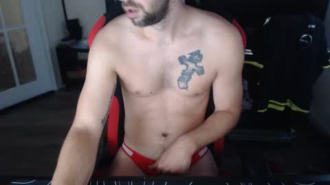 boy_t0y89 online show from October 29, 7:44 am